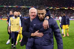 HLV Deschamps bảo vệ Kylian Mbappe trước chỉ trích